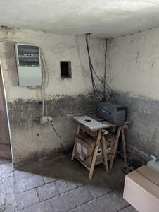 Strom Verteilerkasten und PV Speicher im Hühnerstall